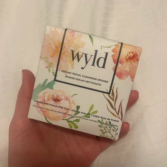 2/$25 - Wyld Konjac Facial Sponge - Picture 1 of 2
